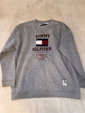 Tommy Hilfiger Gray Crewneck Size Medium